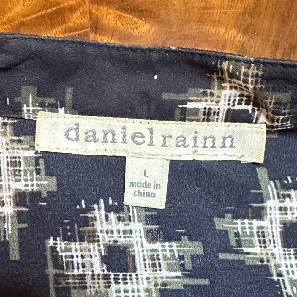 Women's Patterned Blouse - Picture 3 of 5